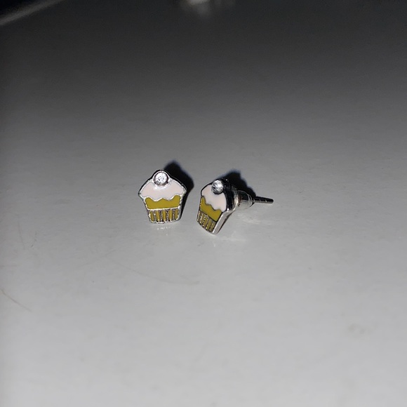 Cupcake Earrings - Picture 1 of 2